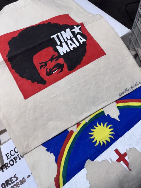 Ecobag pintada com o Tim Maia e a bandeira de Pernambuco