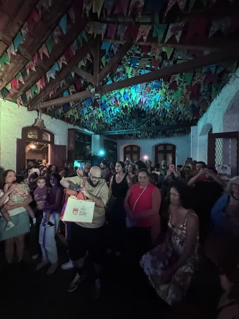 Público reunido sob as bandeirinhas do Matingueiros